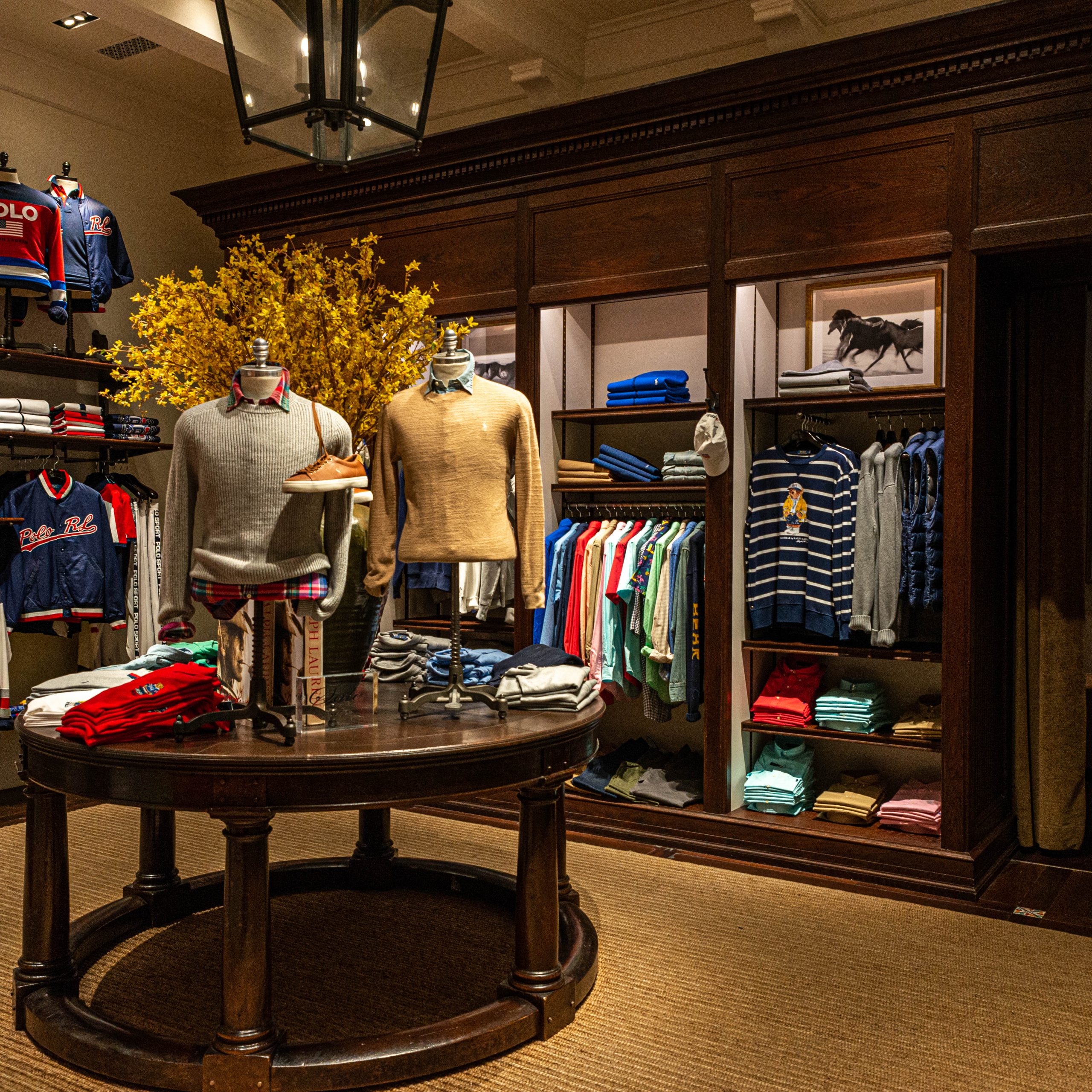 POLO RALPH LAUREN AT THE MALL OF THE EMIRATES - DUBAI, UAE - Huda Lighting